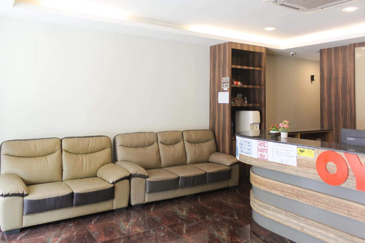 Oyo 90027 Happy Hotel Джохор-Бару Экстерьер фото