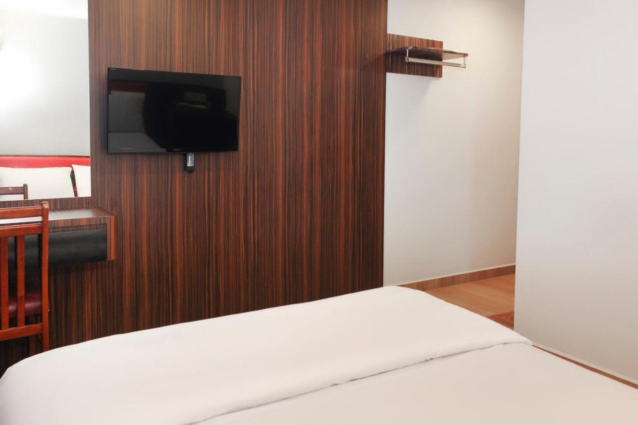 Oyo 90027 Happy Hotel Джохор-Бару Экстерьер фото