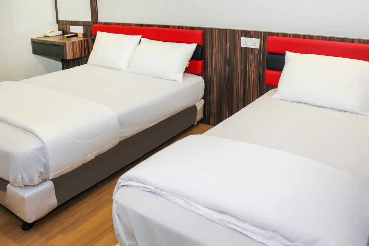 Oyo 90027 Happy Hotel Джохор-Бару Экстерьер фото