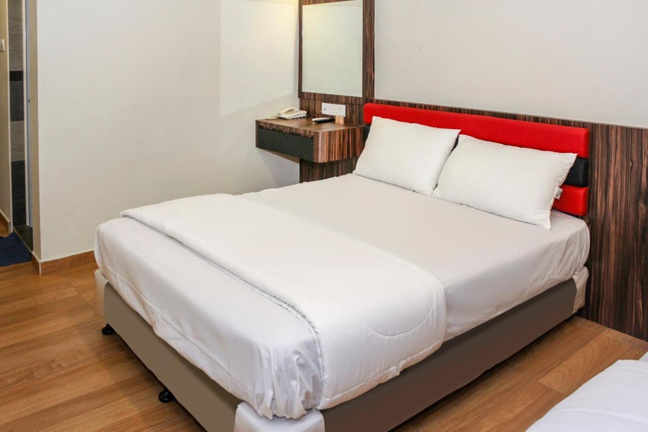 Oyo 90027 Happy Hotel Джохор-Бару Экстерьер фото