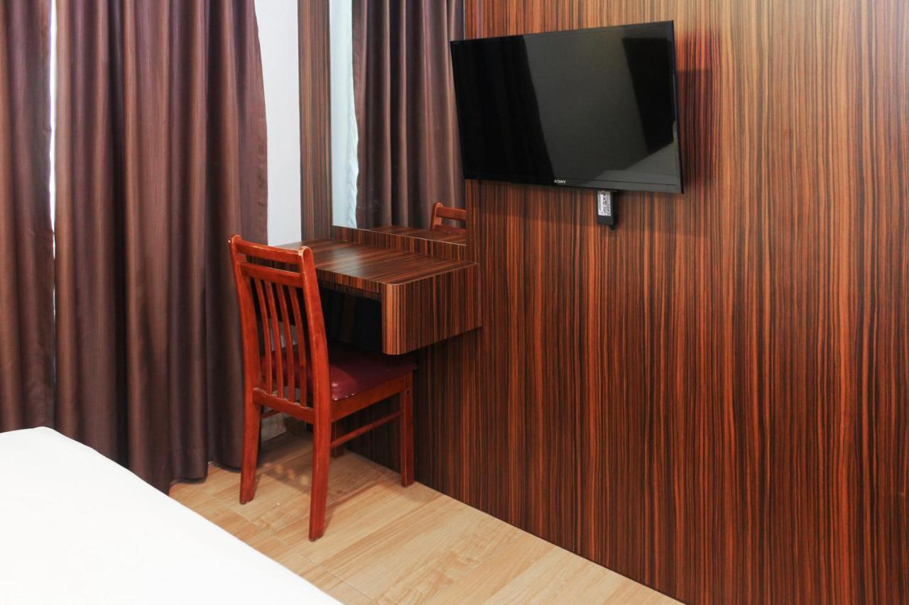 Oyo 90027 Happy Hotel Джохор-Бару Экстерьер фото