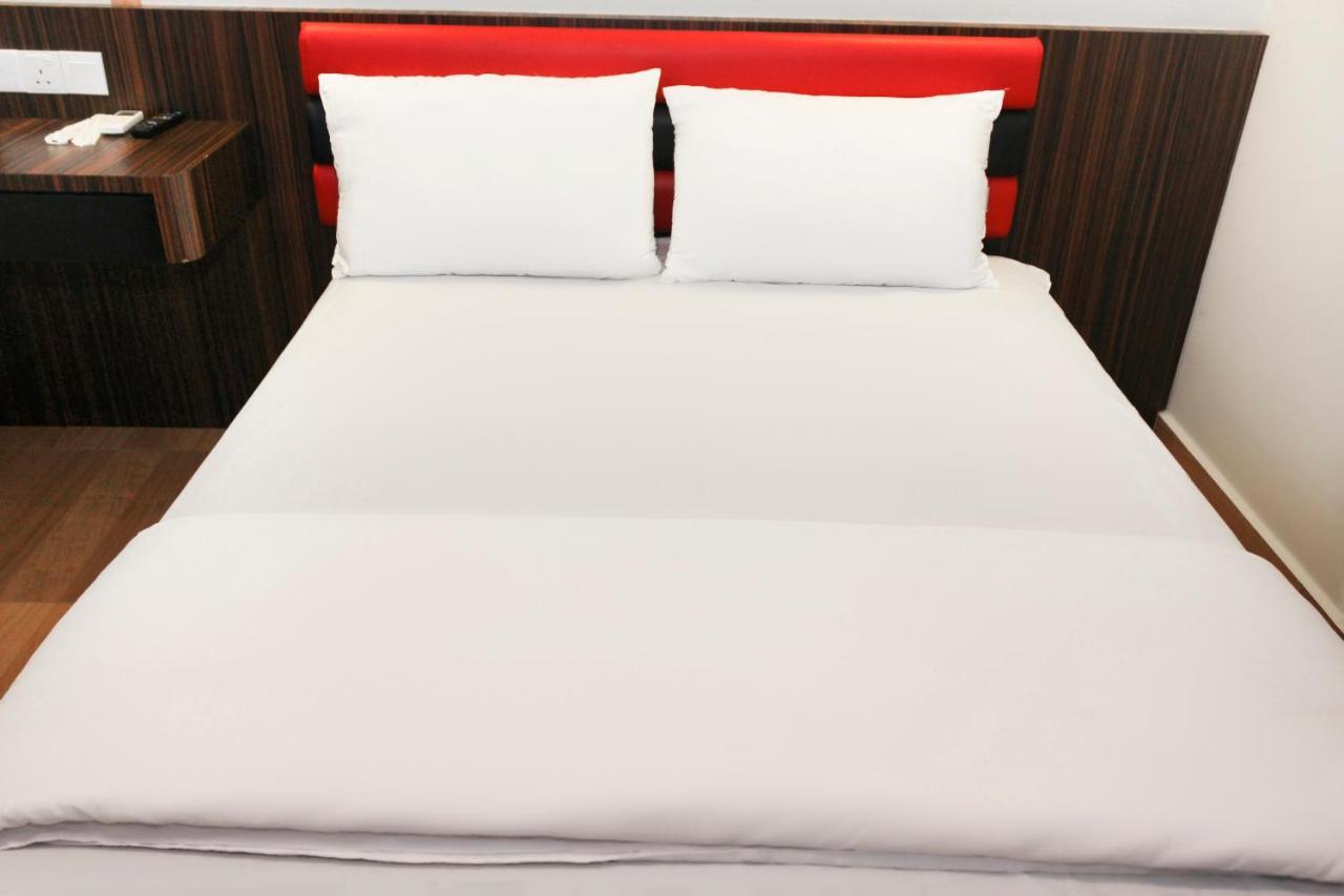 Oyo 90027 Happy Hotel Джохор-Бару Экстерьер фото