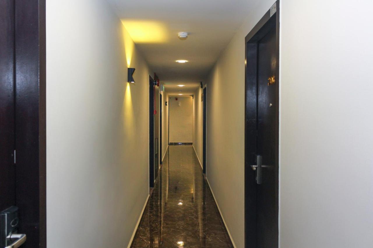 Oyo 90027 Happy Hotel Джохор-Бару Экстерьер фото